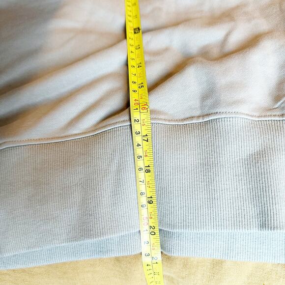 Kansas City Chiefs Women’s Cropped Sweatshirt Pro Line NFL Crewneck Tan Pullover - Picture 10 of 10